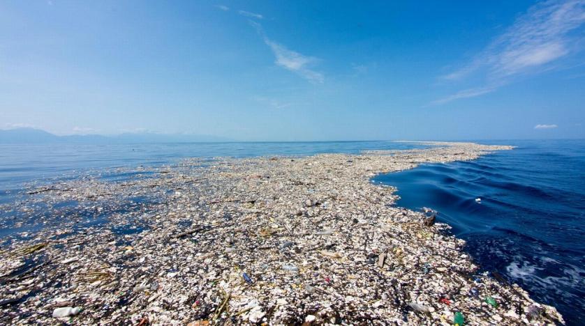 sampah plastik di laut