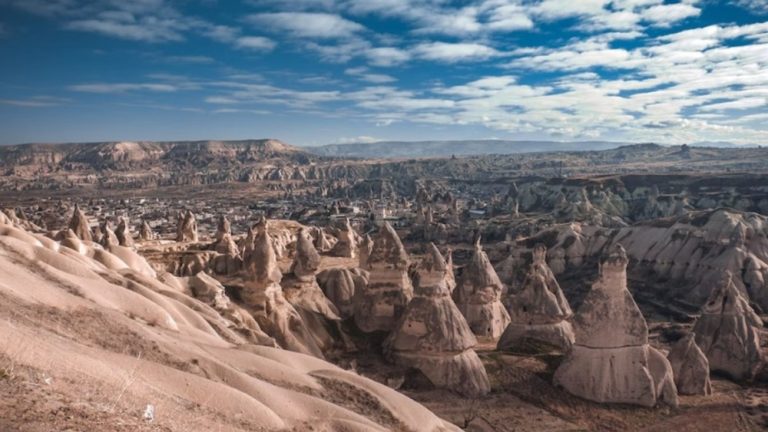 lanskap bebatuan di Cappadocia